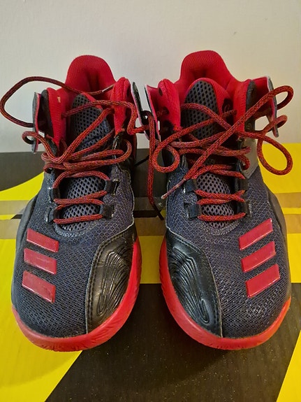 Adidas koripallokengät 42