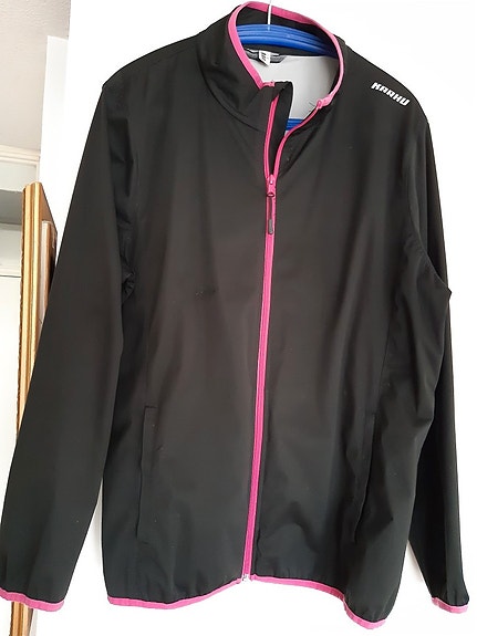 Karhu 44 kevyt musta takki/pusakka