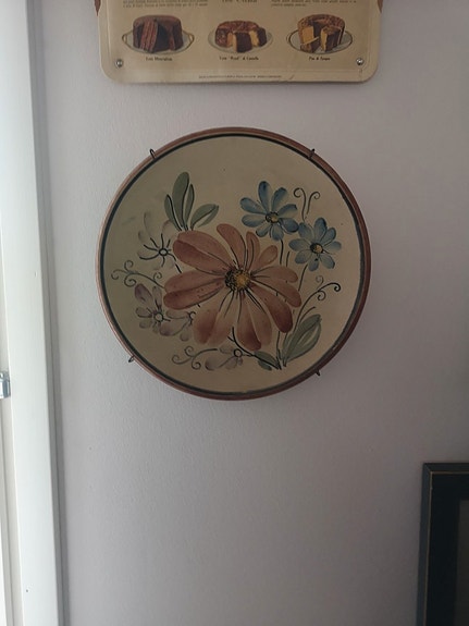 Kupittaan saven seinälautanen/Viola Lindroth