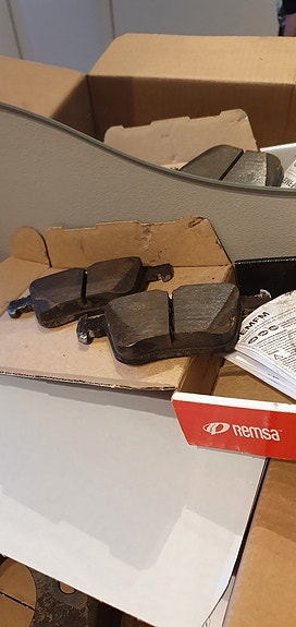 Audi A3 jarrulevy ja palat taakse