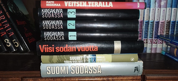 EDULLISESTI: kirjoja Suomen sotatantereelta