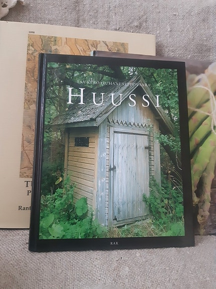 Kirja Huussi Esa Kero ja Juhani Seppovaara