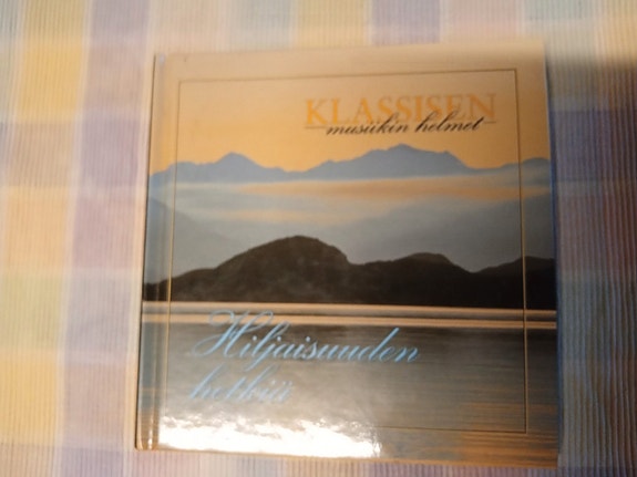 Klassisen Musiikin helmet HILJAISUUDEN HETKIÄ