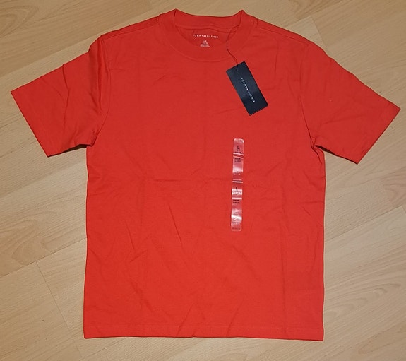 Uusi käyttämätön poikien Tommy Hilfiger t-paita, koko 12-14