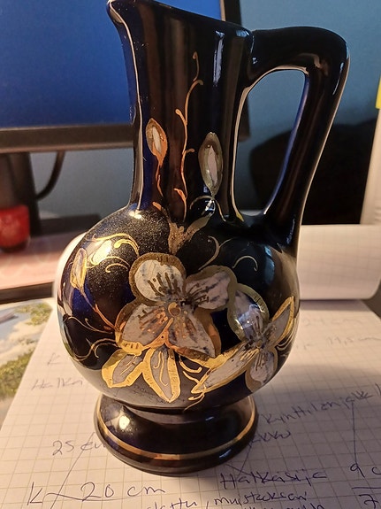 Pieni kannu maljakko