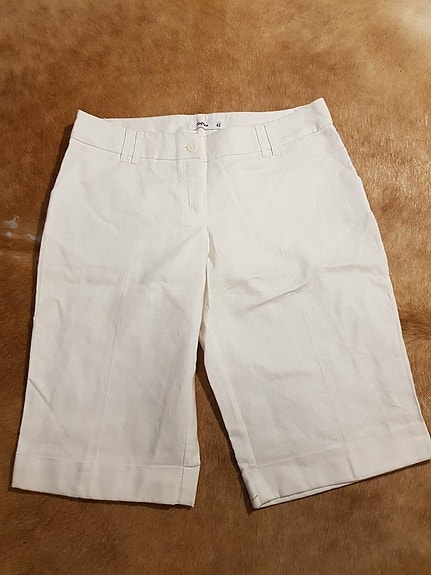 Seppälä 42/L pellava shortsit bermudat valkoiset