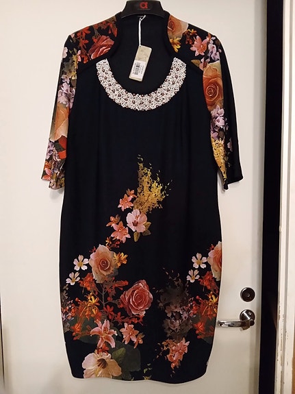 Uusi trikoo mekko 44-46