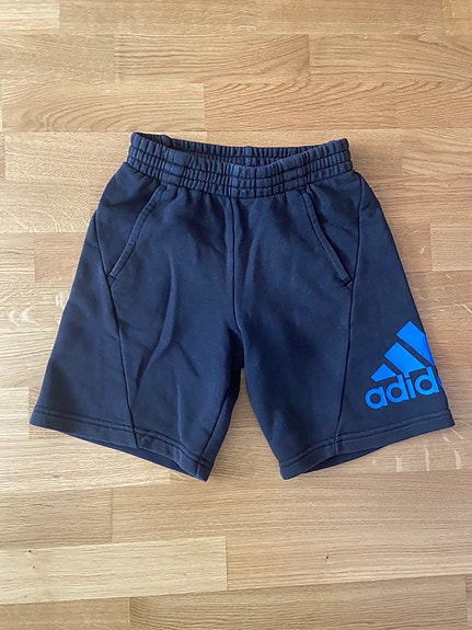 Adidas shortsit