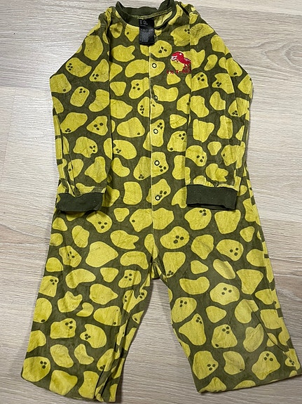 H&M poikien yöhaalari/jumpsuit koossa 116cm