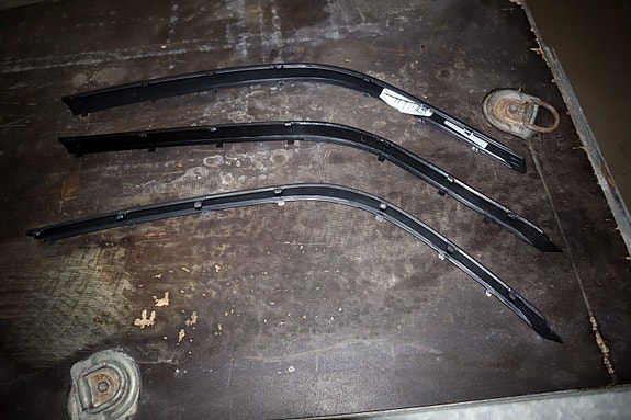 BMW E39 puskurin muoviosia