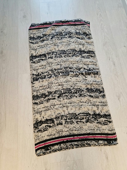 Huivi, Lindex, musta/valkoinen/punainen