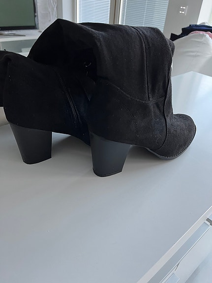 Pitkävartiset saapikkaat