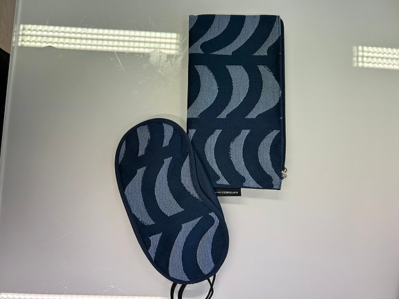 Marimekko meikkipussi ja unimaski
