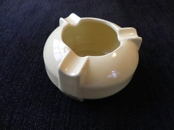 Arabian keltainen tuhkakuppi