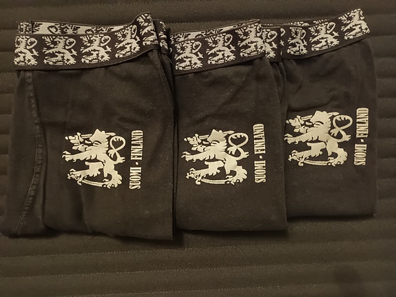 Pitkät kalsarit,,poikien pörrösukat,tossut,pyjamat