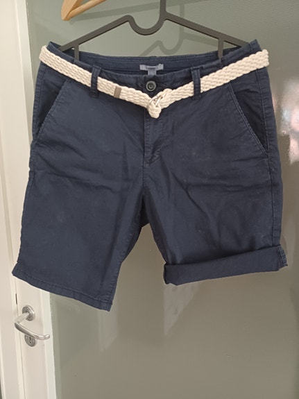 Esprit shortsit vyöllä 34