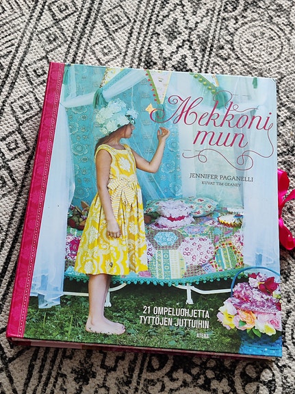 Käsityökirja kaavoineen, Mekkoni mun