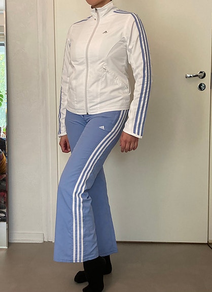 Adidas tuulipuku verryttelypuku