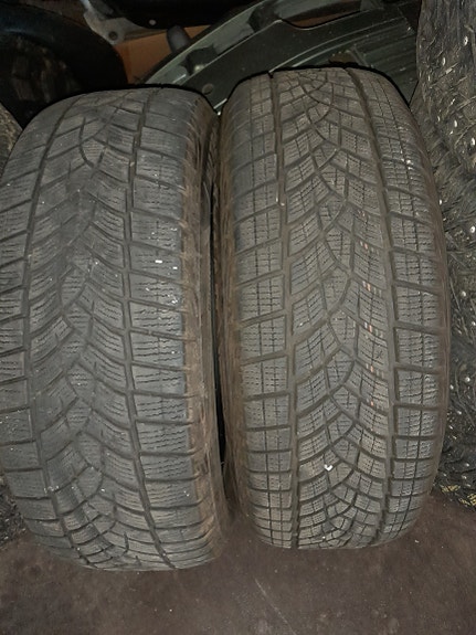Kitkarengas 225/60 R17.