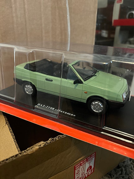1/24 uusi pienoismalli Lada Cabrio