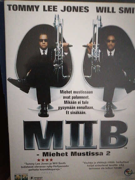Miehet mustissa 2