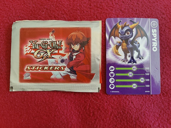 Yu-gi-oh tarrat ja Spyro kortti
