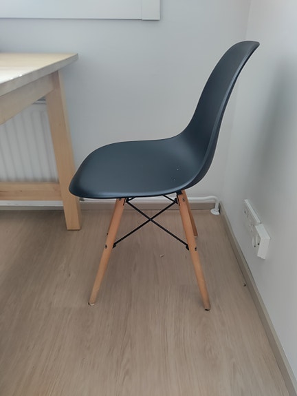 VITRA EAMES tyylinen tuoli