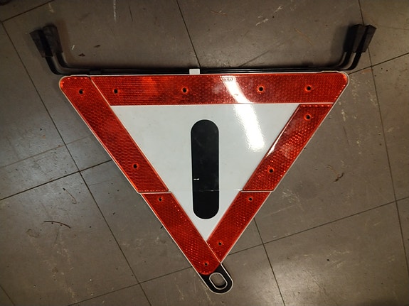 MB 124 varoituskolmio