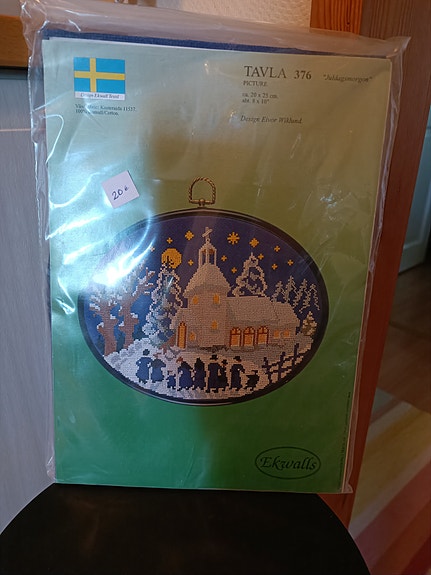 Taulu, "kirkko" ristipistos/kirjontapakkaus