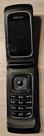 Nokia 6555 simpukkapuhelin