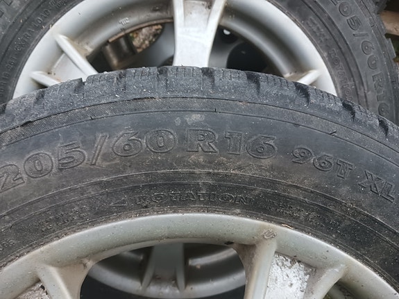 Talvirenkaat 205/60 R16