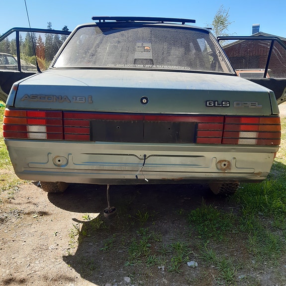 Opel ascona c 1.8i osina