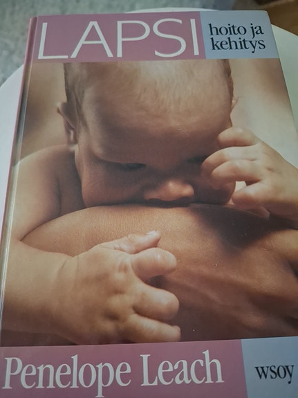 Kirja Lapsi hoito ja kehitys