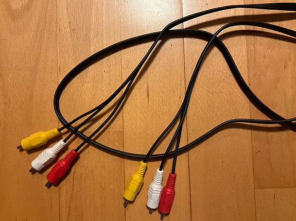 RCA johto 1,5m kolmella liittimellä