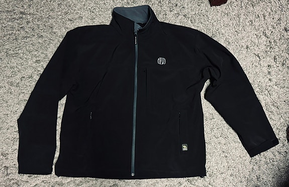 Musta softshell-takki Olvi-brodeerauksella, XL, uudenveroinen.