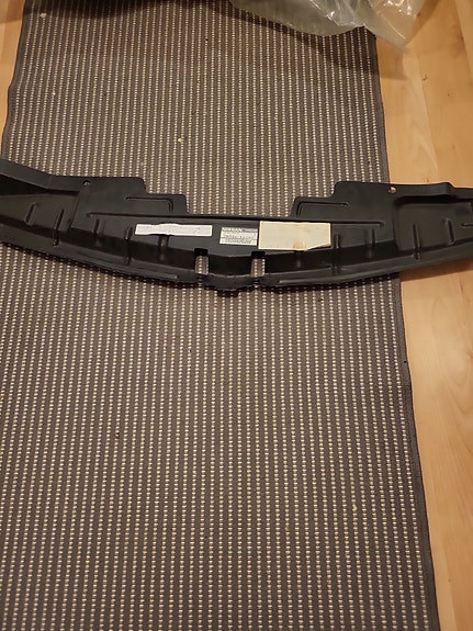 Nissan Primeran P12 moottorin suoja alle