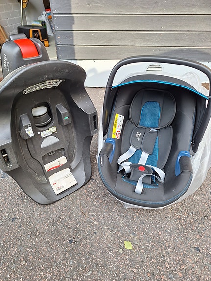 Britax BABY-SAFE i-size ISOFIX-telakka ja turvakaukalo
