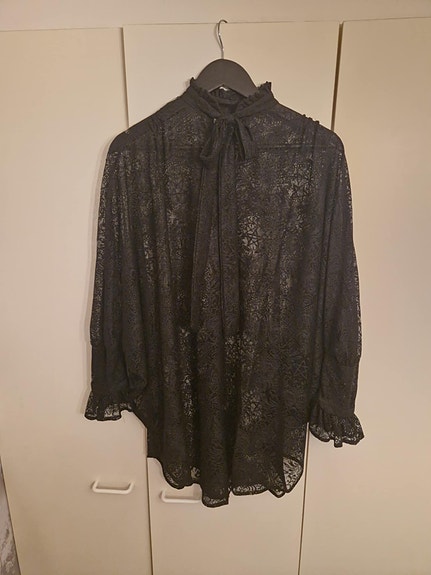 Killstar läpikuultava pitsipaita/-mekko koko XS (S)