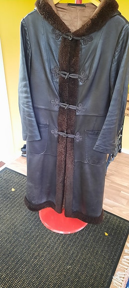 Friitalan pitkä ruskea nahkatakki koko 38
