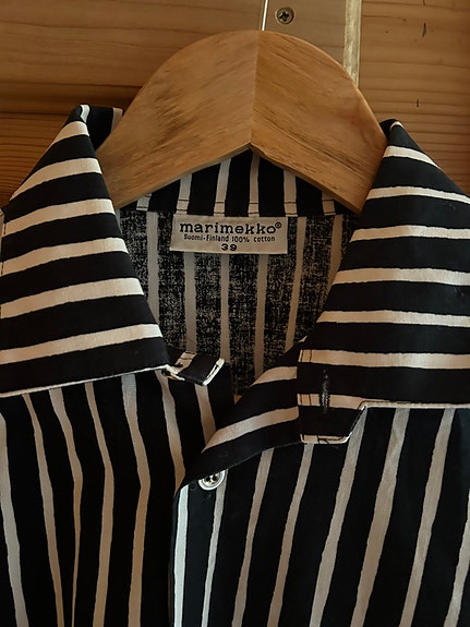 Miesten Jokapoika Marimekko mustavalkoraidallinen paita kauluksen koko 39