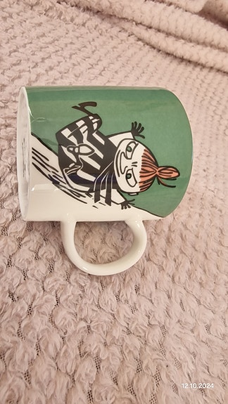Muumimuki, Pikku myy liukumäessä