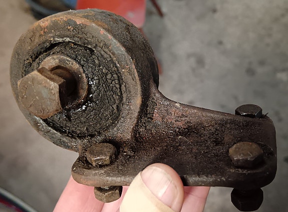 Volvo Duett vaihteiston tukikumi