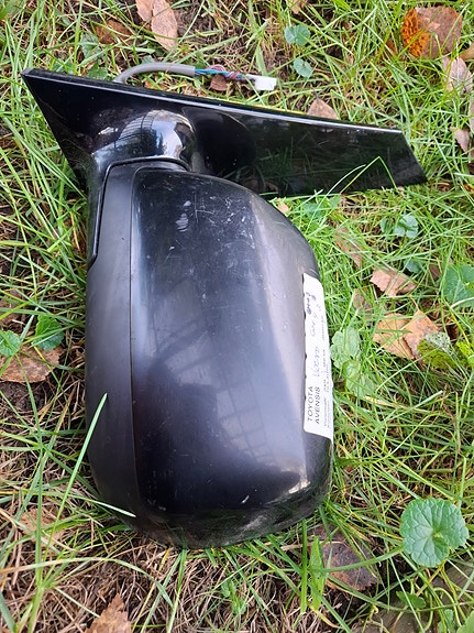 Toyota Avensis Verson peili vasen