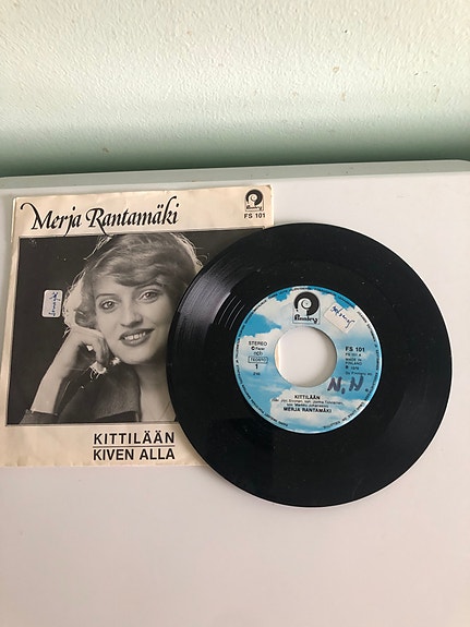 Merja Rantamäki, Kittilään, Kiven alla