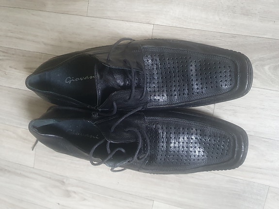 Giovani kengät koko 44