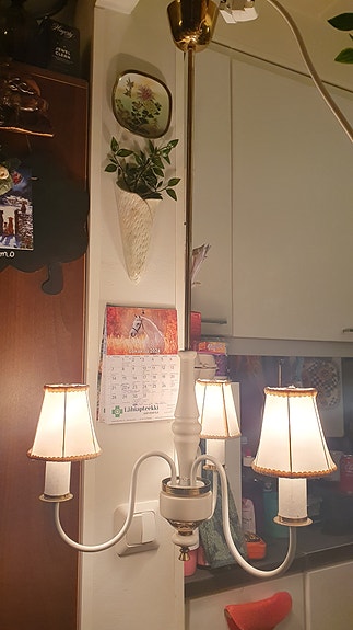Kattovalaisin Aris+varjostimet+pistokepää+lamput.