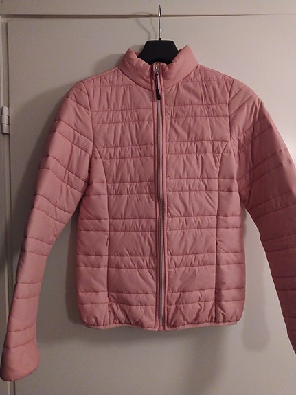 Naisten kevyt toppatakki koko S. Hinta 6€