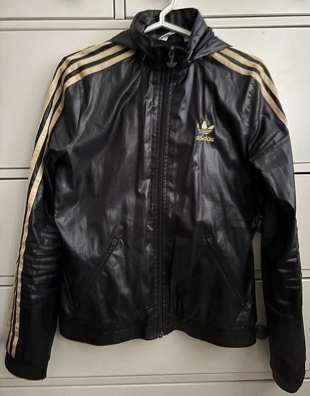 Adidas tuulitakki, 34