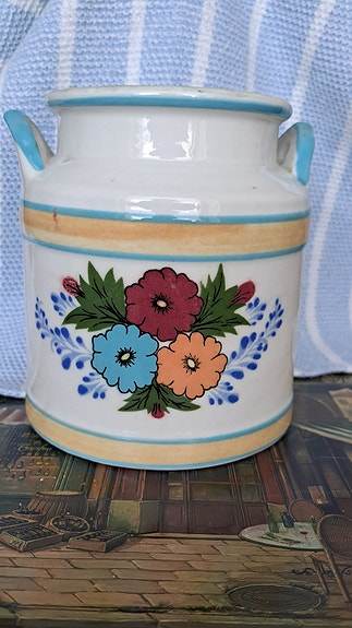 Vanha vintage purkki jostain 60 - luvulta.
