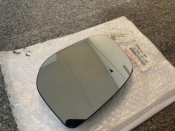 Toyota sivupeili (Auris ..oikea  sivupeili )